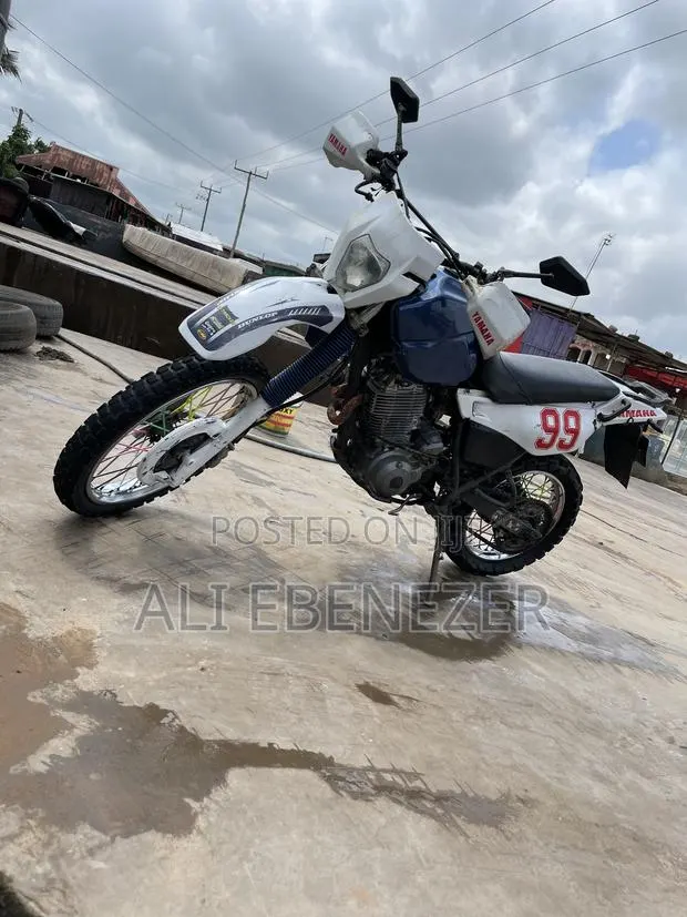 Yamaha 1998 White