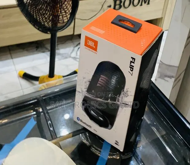 Feel Every Beat of Flip 7 JBL Black Speaker · Photo 1
