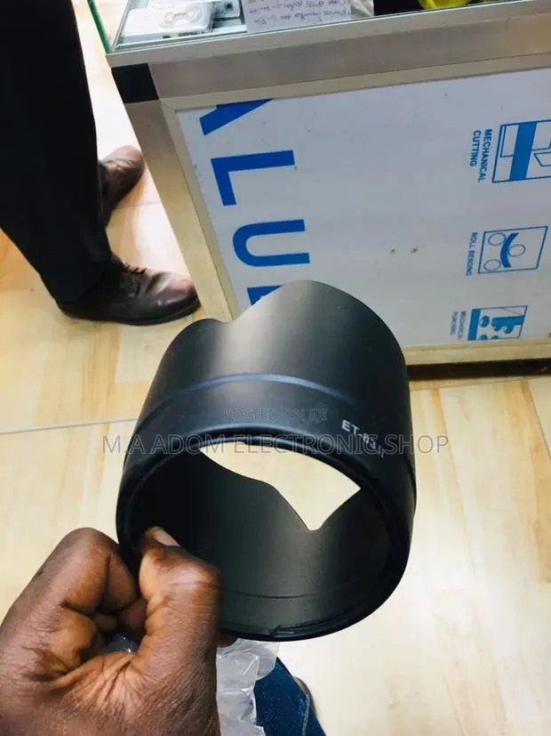 Canon 70-200mm F/2.8l IS II USM Lens Hood- ET-87 Replacement · Photo 1