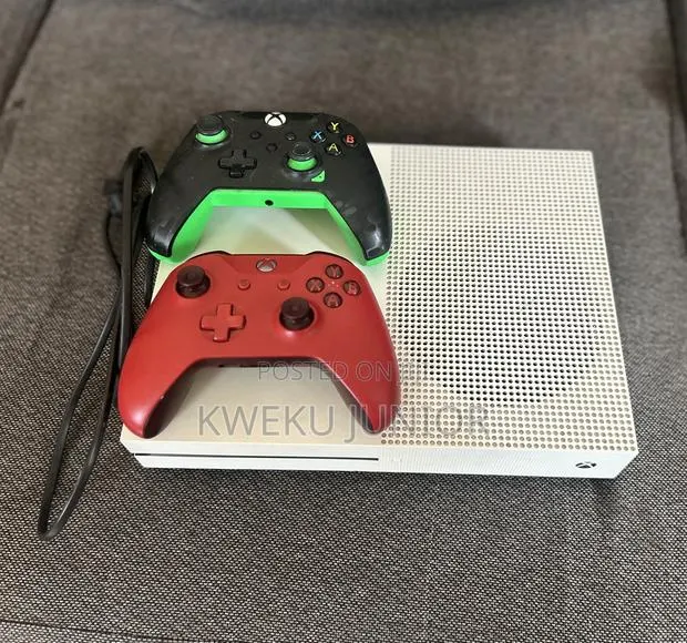 Xbox One S · Photo 1