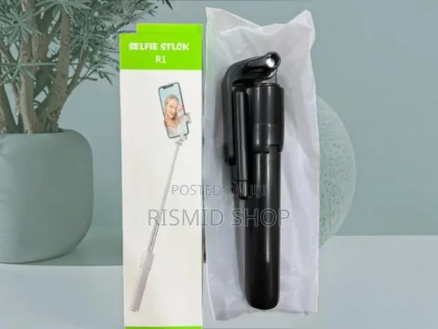 R1 Extendable Selfie Stick · Photo 1