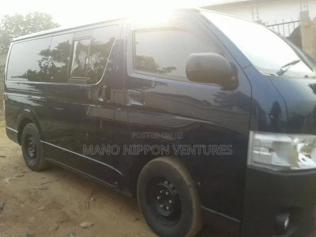Toyota Regius 1998 Black · Photo 1