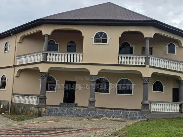 12bdrm House in Fredimens Real, Atwima Nwabiagya for sale · Photo 1