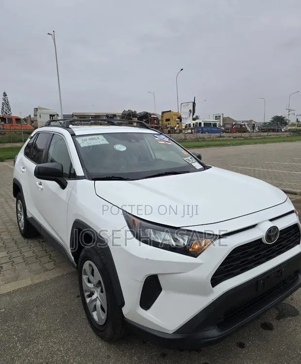 Toyota RAV4 2020 White · Photo 1