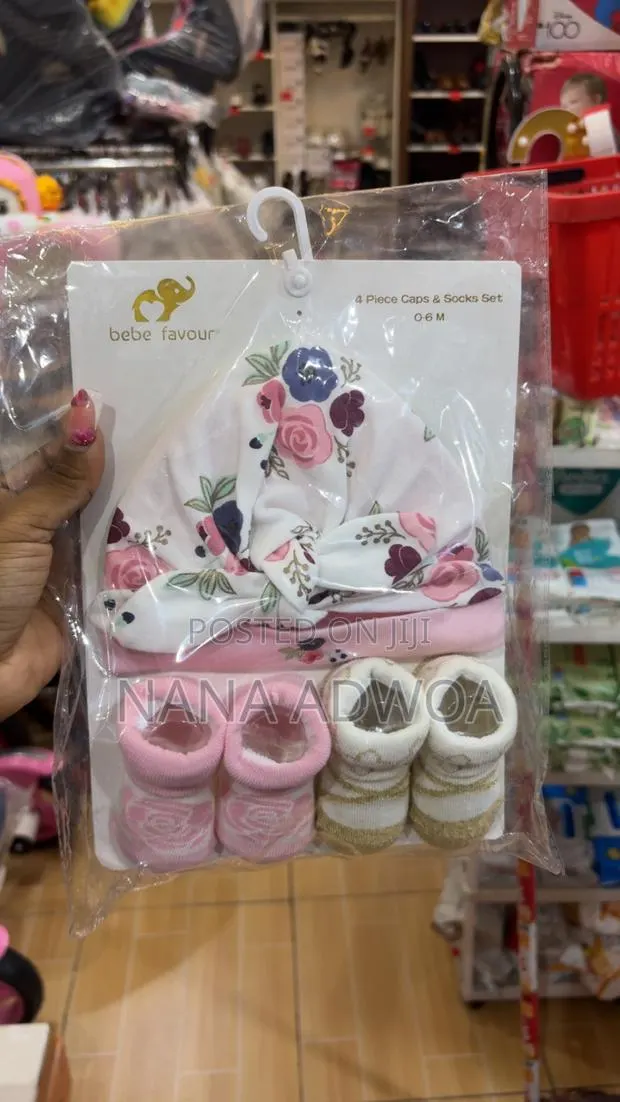 Cap and Socks Set · Photo 1