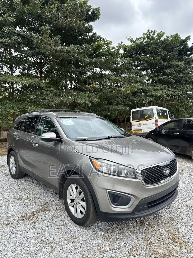 Kia Sorento 2.4L L FWD 2017 Gray · Photo 1