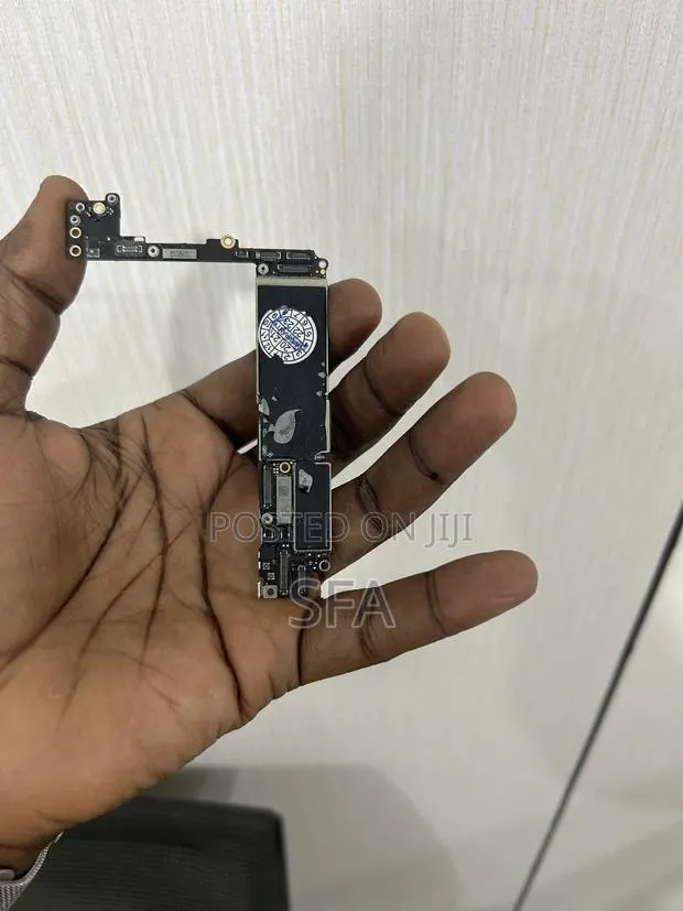 iPhone 12 Motherboard/ Logic Board for Replacement · Photo 1