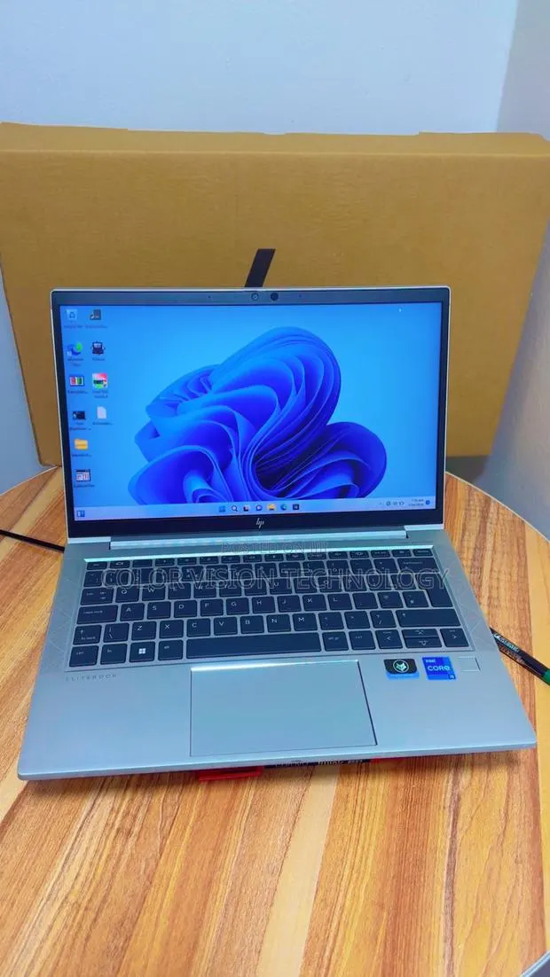 Laptop HP EliteBook 830 G8 8GB Intel Core i5 SSD 256GB · Photo 1