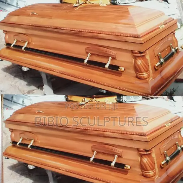 Classic Polished Wood Casket · Photo 1