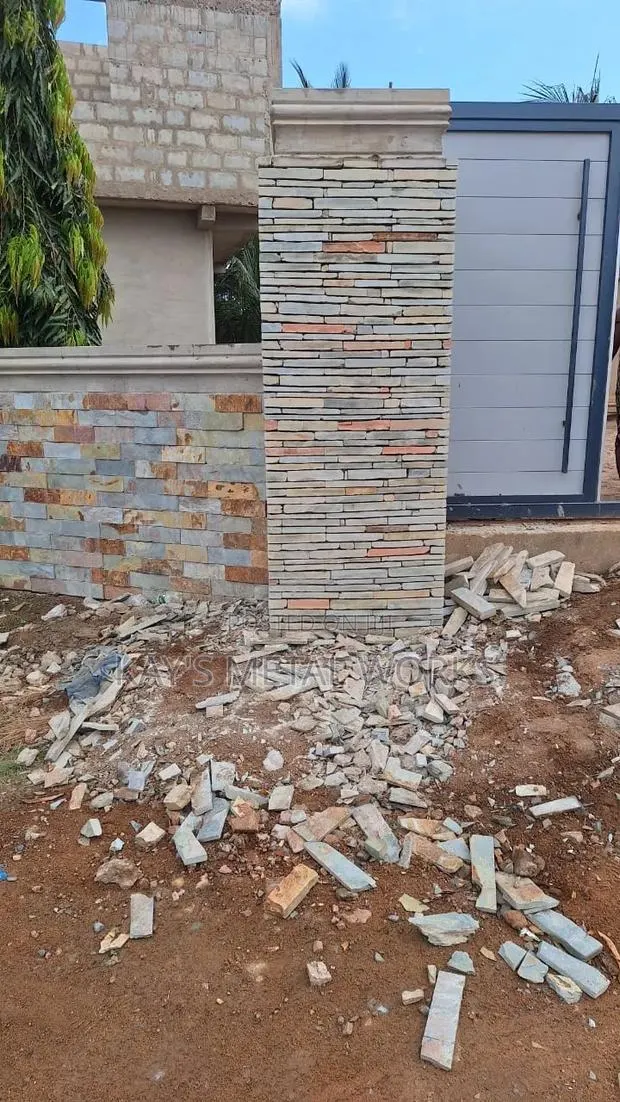 Cutt Off Pillars Laying | Marble Stone · Photo 1