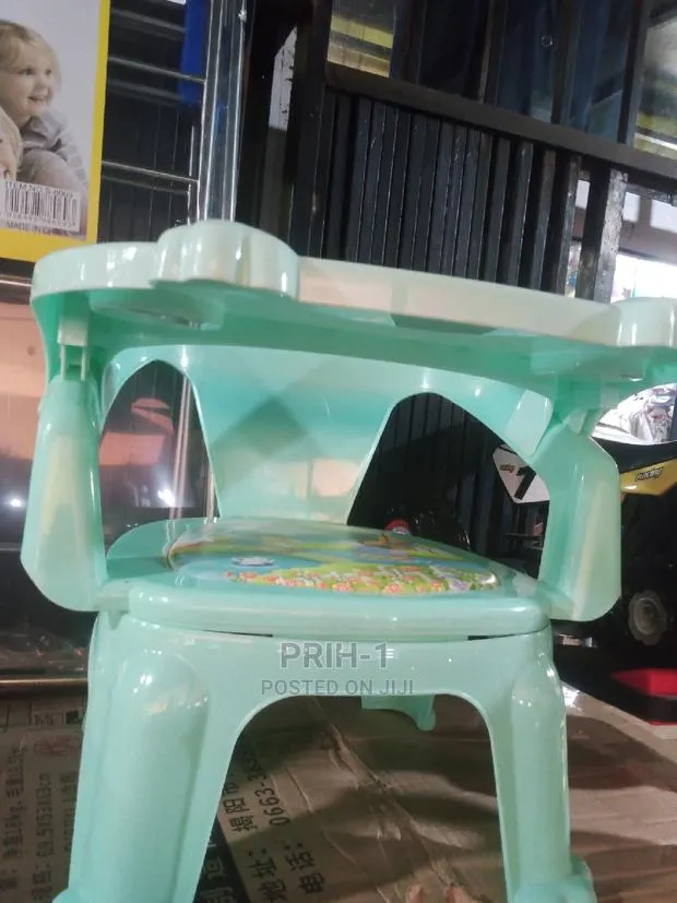 Kids Eating Chair and Table · Photo 1