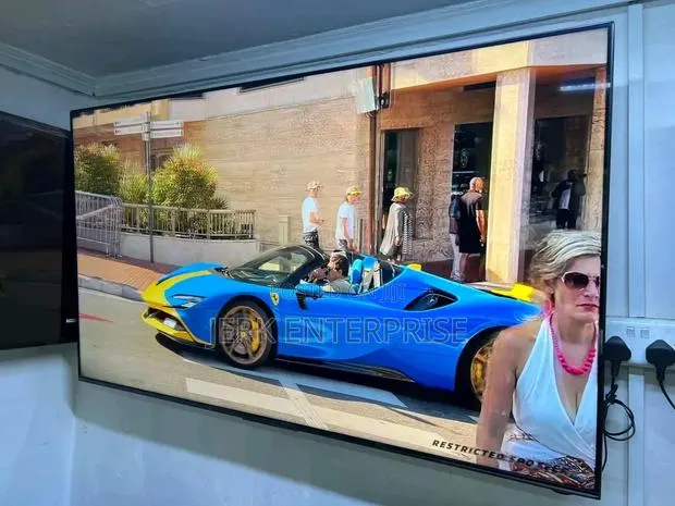43inches TCL Smart TV · Photo 1