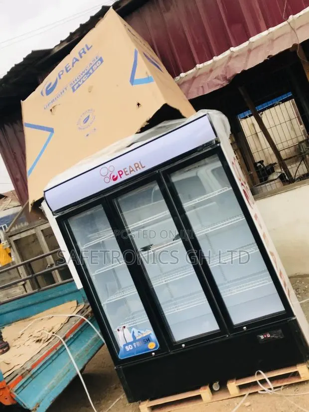 PVC-150 Glass 3 Doors Display Pearl Electric Fridge · Photo 1