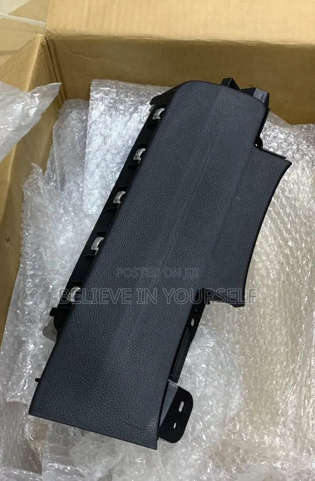 Honda Civic 2022 2023 2024 2025 Dashboard Driver Side Kneel Airbag · Photo 1
