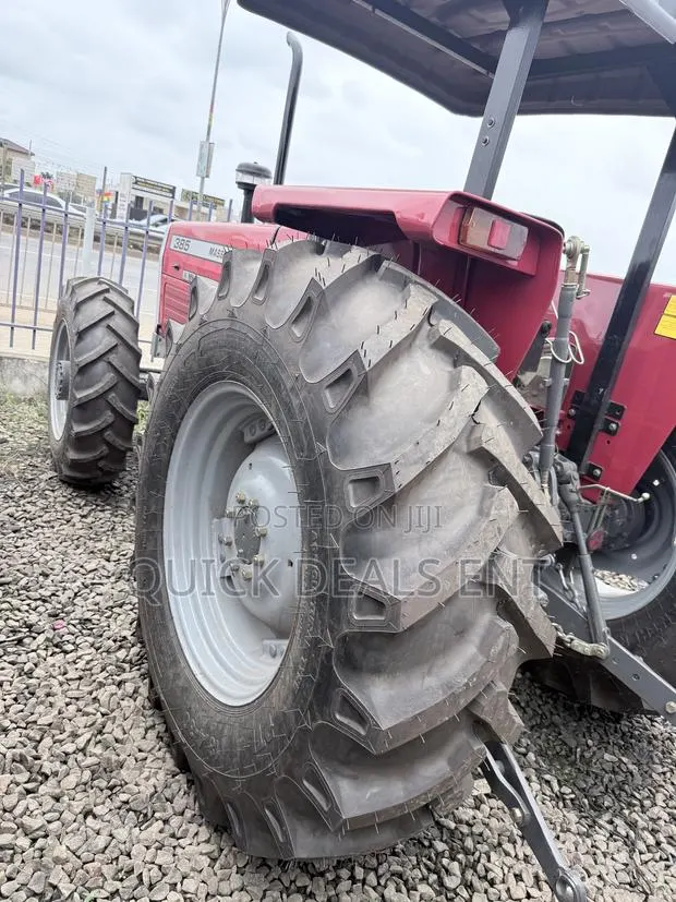 Massey Ferguson Tractors · Photo 4