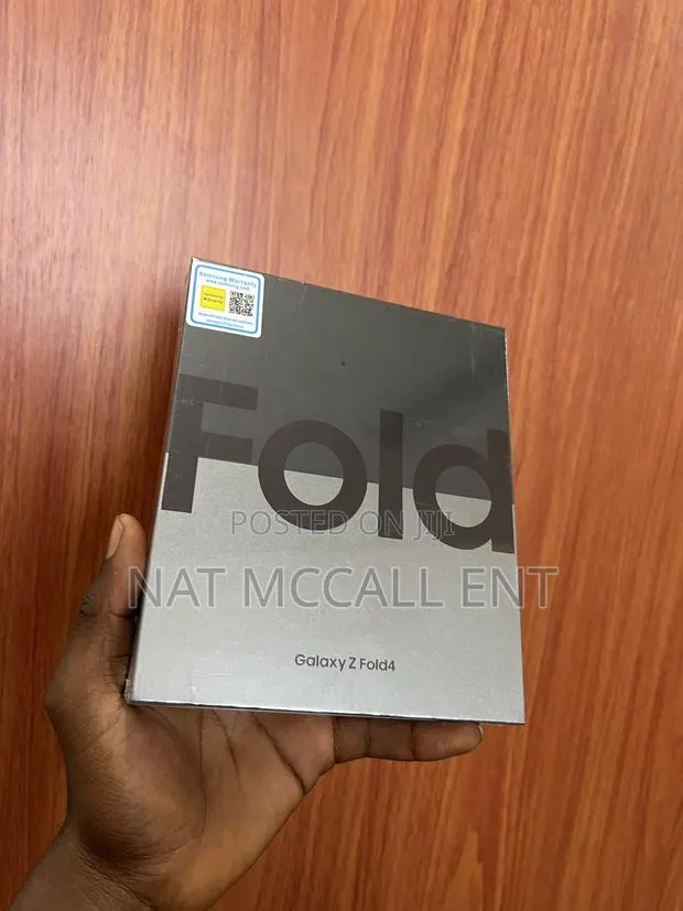 New Samsung Galaxy Z Fold4 256 GB Black · Photo 1