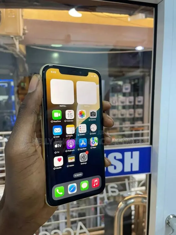 Apple iPhone XR 64 GB Yellow · Photo 1