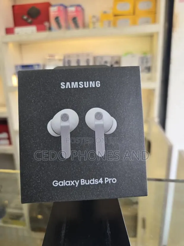 Samsung Galaxy Buds 4 Pro ( White ) · Photo 1