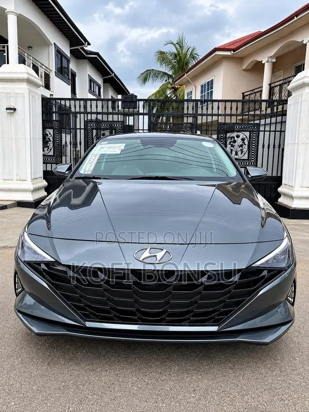 Hyundai Elantra Limited 2023 Green · Photo 1