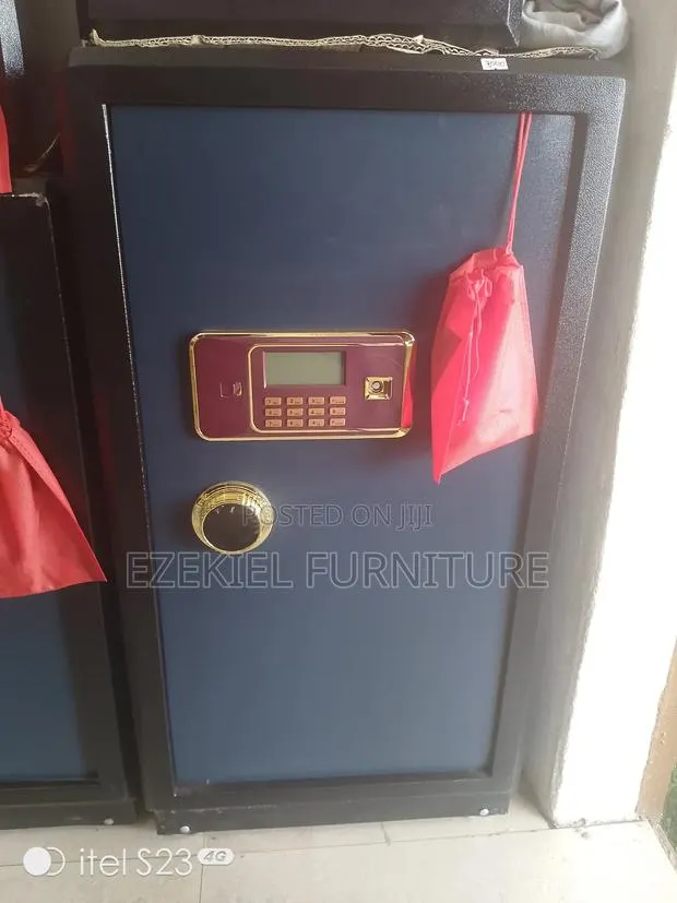 Money And Valuable Safe · Photo 1