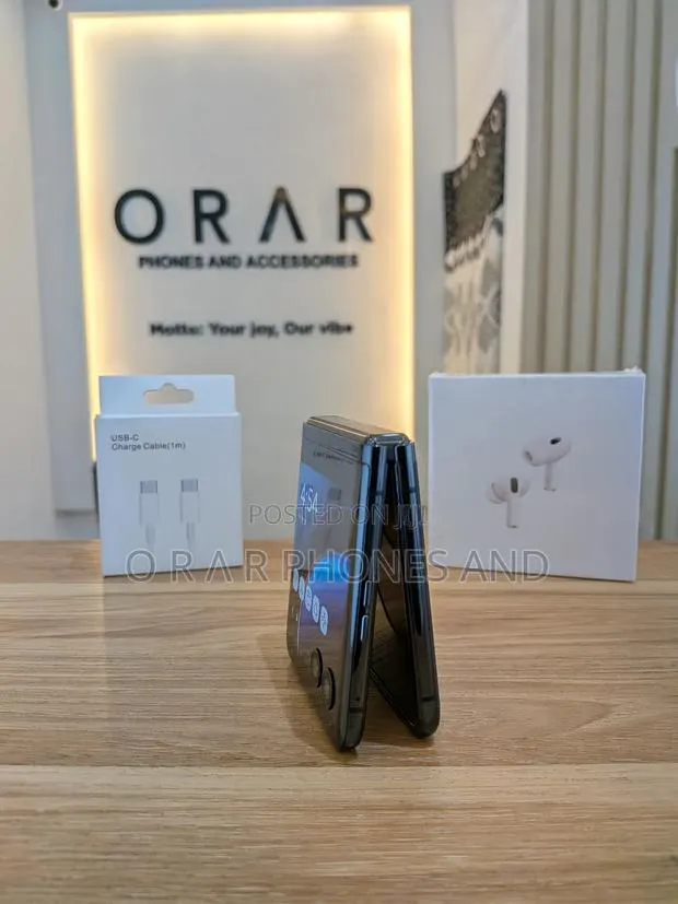 Motorola Razr (2023) 256 GB Black · Photo 1