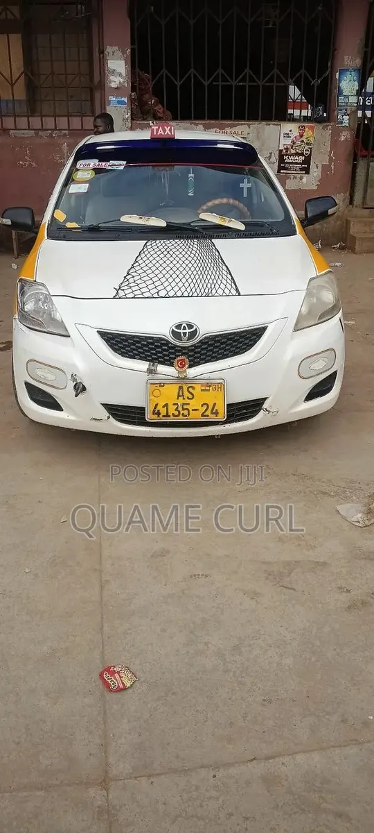 Toyota Belta 2010 White · Photo 1