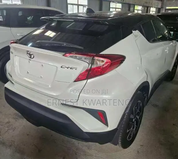Toyota C-HR 2022 White · Photo 1