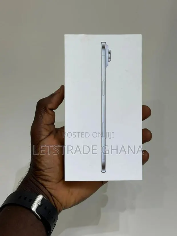 New Apple iPhone Air 256 GB Blue · Photo 1