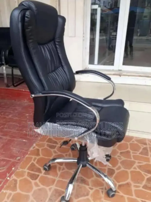 Executive Office Chair Swivel Very Adjustable Height · Photo 1