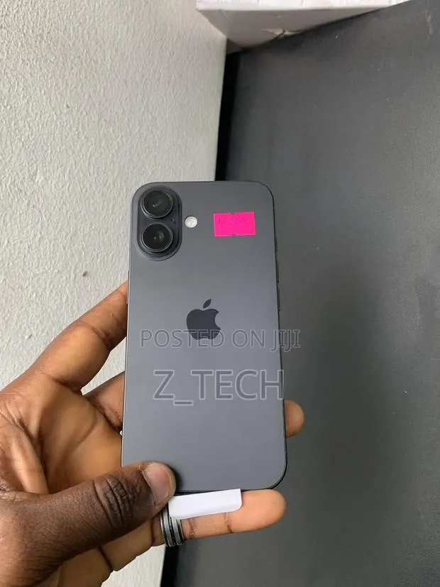 New Apple iPhone 16 128 GB Black · Photo 1