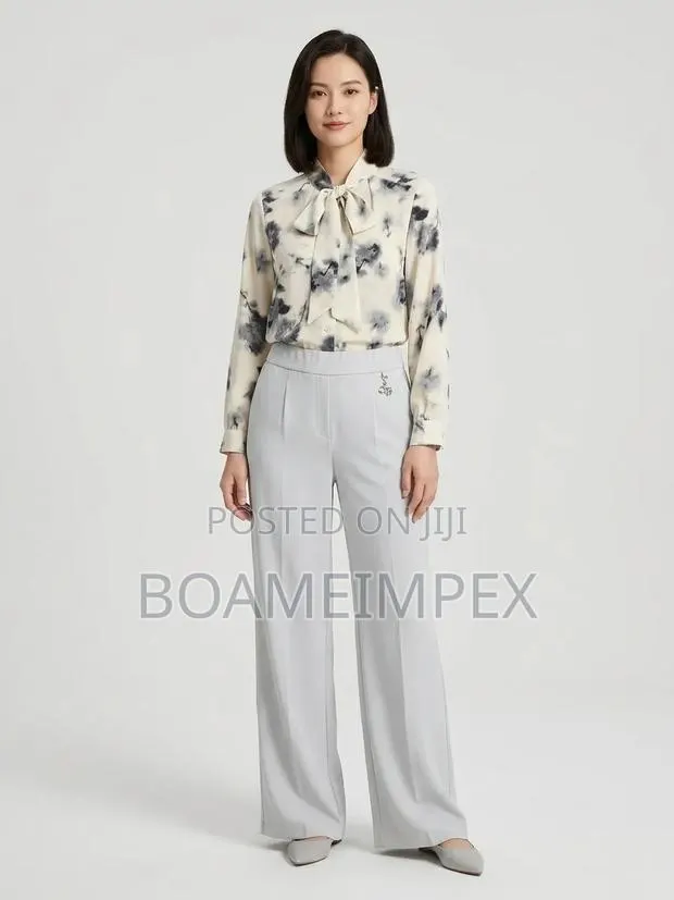 Women's Sophisticated Smart-Casual Ensemble · Photo 1