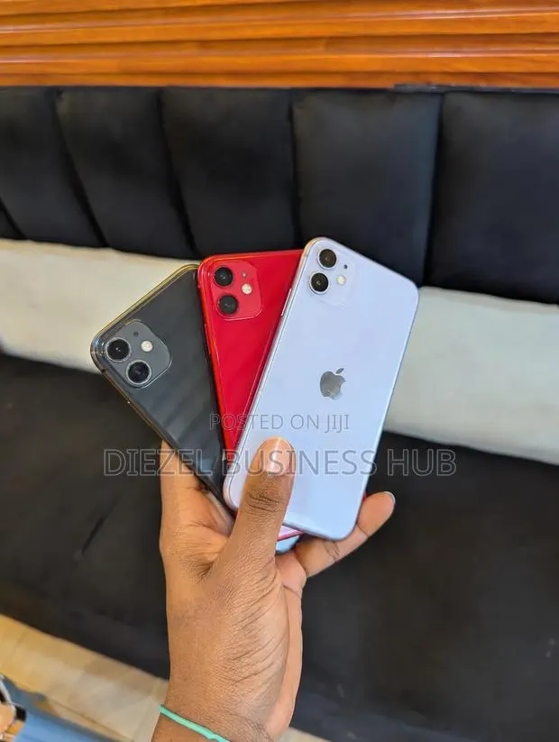 Apple iPhone 11 64 GB White · Photo 1