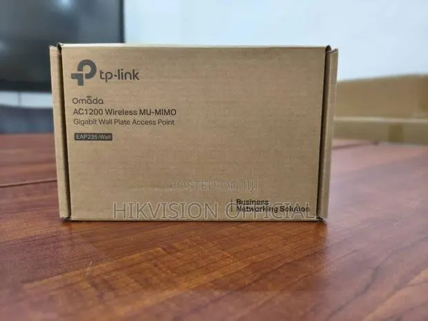 Eap235-Wall=Omada Ac1200 Wireless Gigabit Wall Plate Access Point · Photo 1