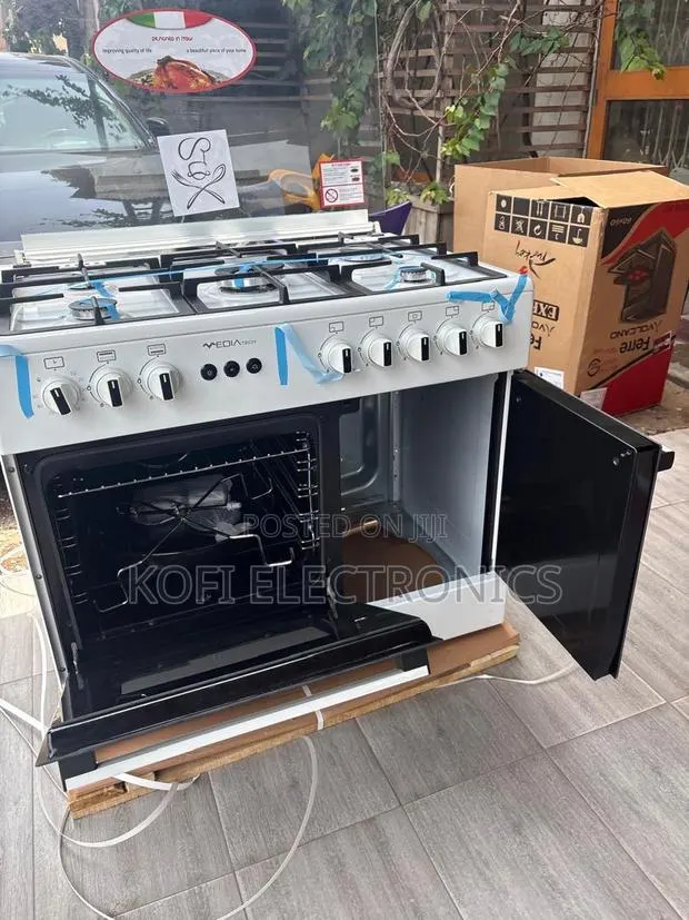 Mediatech 60x90 Freestanding White Gas Cooker · Photo 1