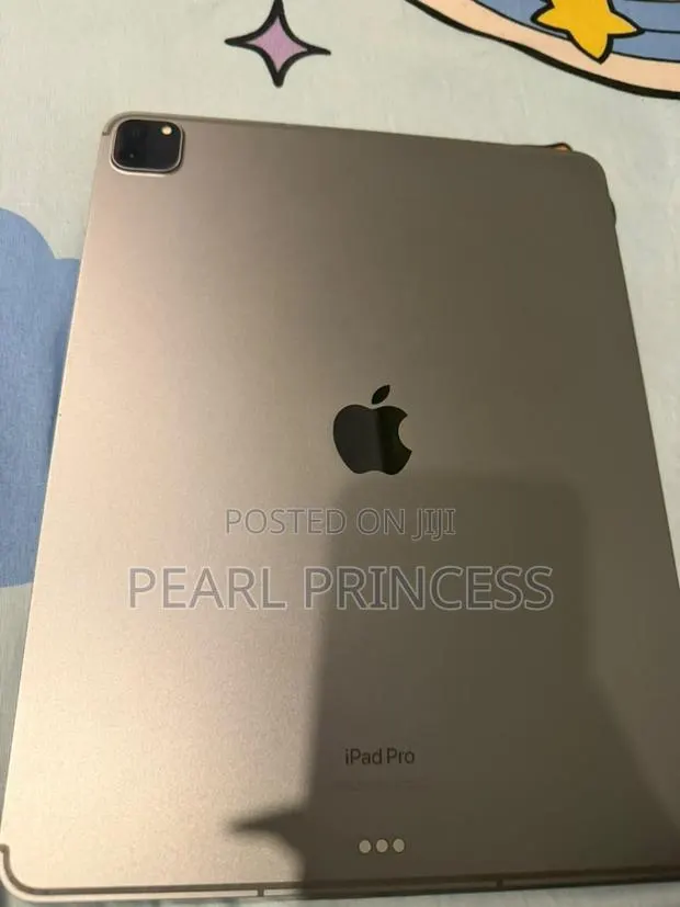 Apple iPad Pro 12.9 (2022) 128 GB Black · Photo 1