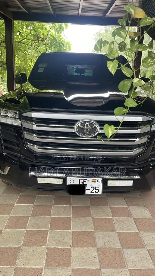 Toyota Land Cruiser 2024 Black · Photo 1
