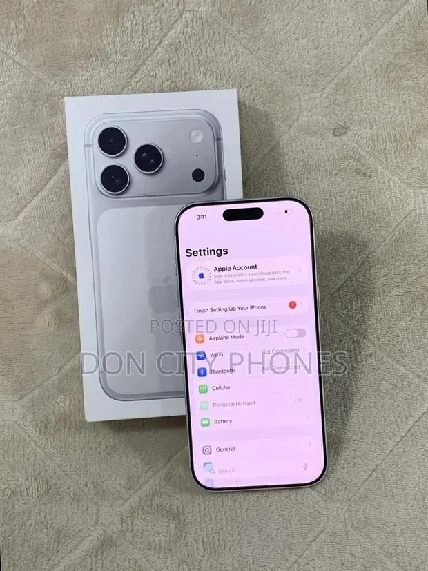 Apple iPhone 17 Pro Max 512 GB Silver · Photo 1