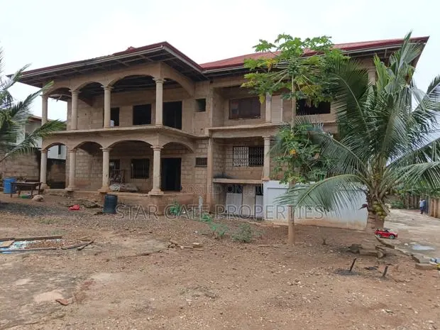 15bdrm House in Santasi Apre, Kumasi Metropolitan for sale · Photo 1