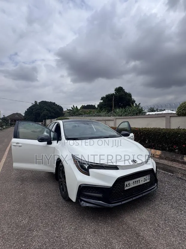 Toyota Corolla LE 2020 White · Photo 1