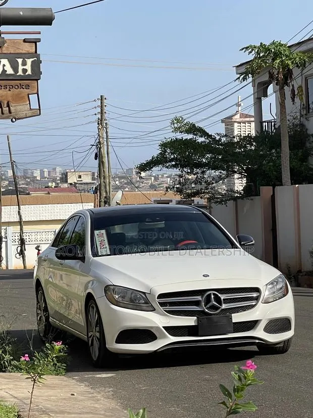 Mercedes-Benz C300 Luxury 4matic Sedan AWD (2.0L 4cyl 7A) 2017 White · Photo 1