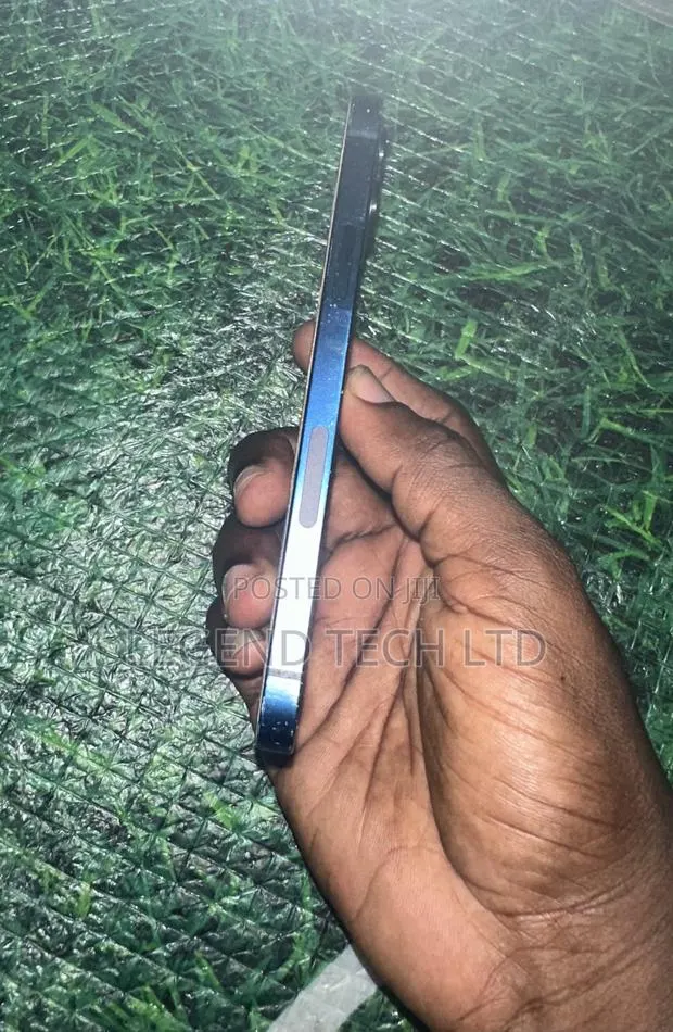 Apple iPhone 12 64 GB Blue · Photo 1