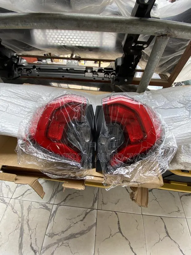 GMC Terrain 2018-2019-2020-2021-2022 Tail Light Pair · Photo 1