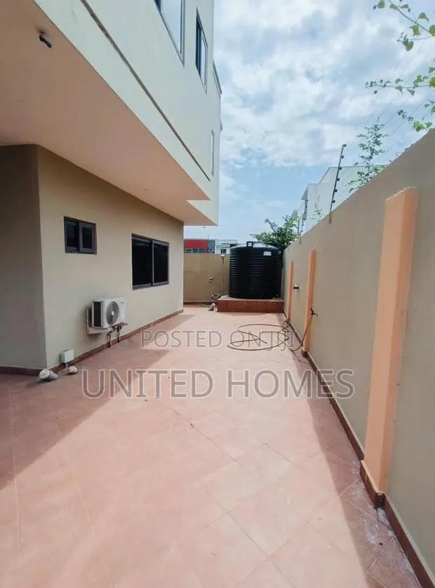 5bdrm House in Teshie for rent · Photo 1