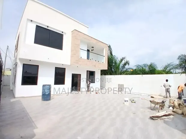 4bdrm Duplex in Batsona, Baatsona Total for sale · Photo 1