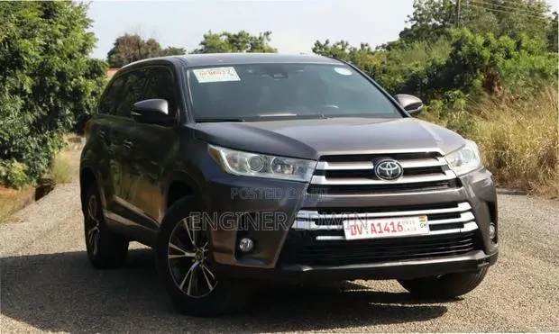 Toyota Highlander LE 2019 Gray · Photo 1