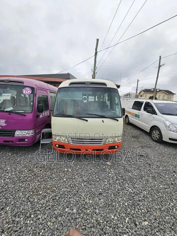 Toyota Coaster 2011 Gold · Photo 1