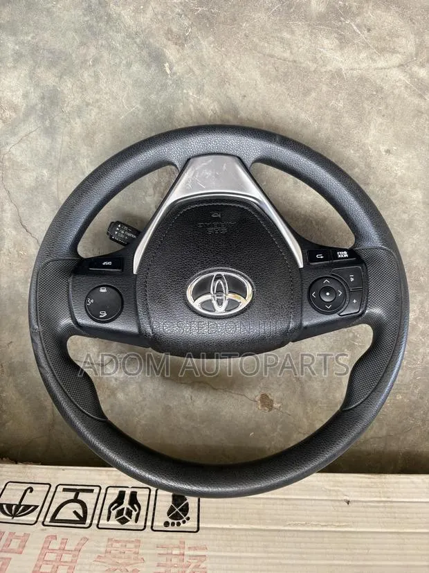 Toyota RAV4 Steering Wheel Airbag 2014 2015 2016 2017 2018 · Photo 1