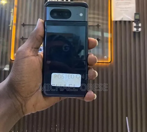 Google Pixel 8 128 GB Black · Photo 1