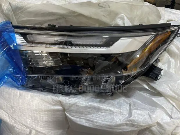 Toyota RAV4 2022-2025 Headlight Normal · Photo 1