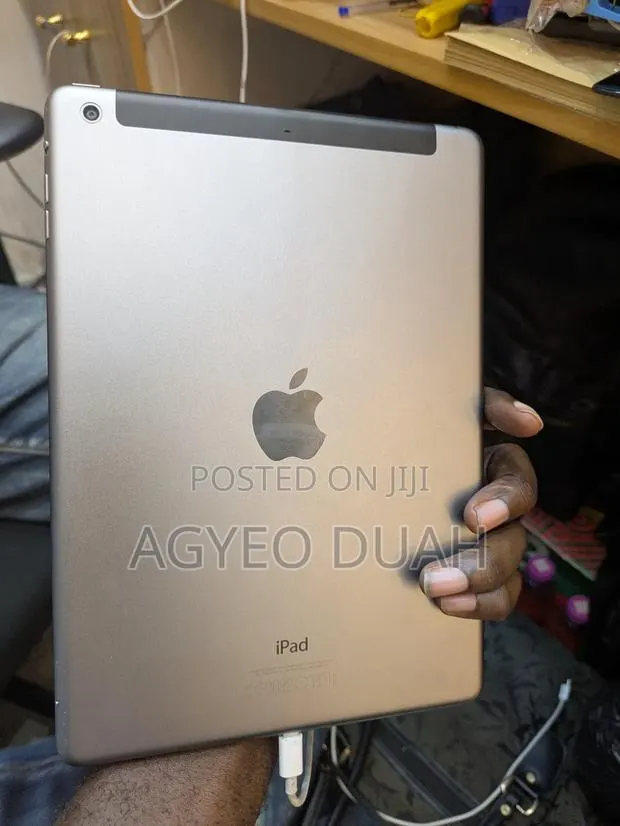 Apple iPad Air 16 GB Silver · Photo 1